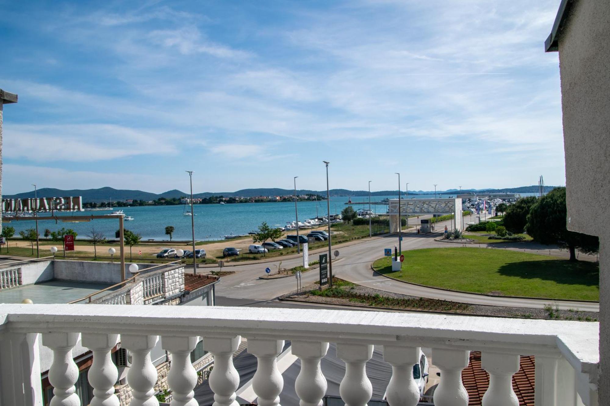 Guest House Maritimo Sukosan Exterior photo